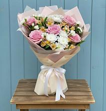 Букет цветов из:  Гвоздики, Орхидеи и Розы #REPLACE_PRED# Каменке Пензенской области