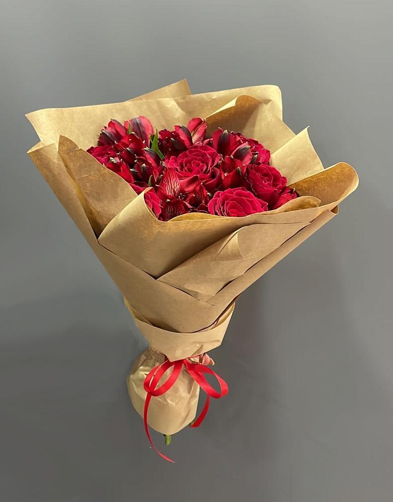 Букет цветов из: Альстромерии и Розы в Каменке Пензенской области