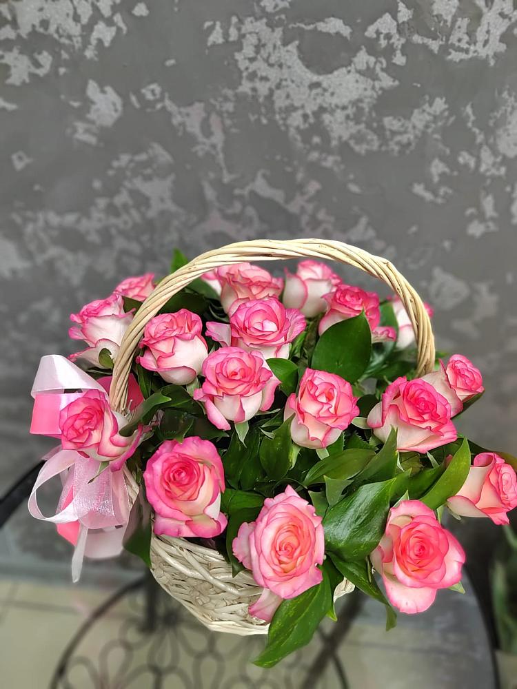 Цветочная композиция из Розы в корзине в Каменке Пензенской области