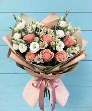 Букет цветов из:  Розы, Альстромерии и Лизиантусы в Каменке Пензенской области