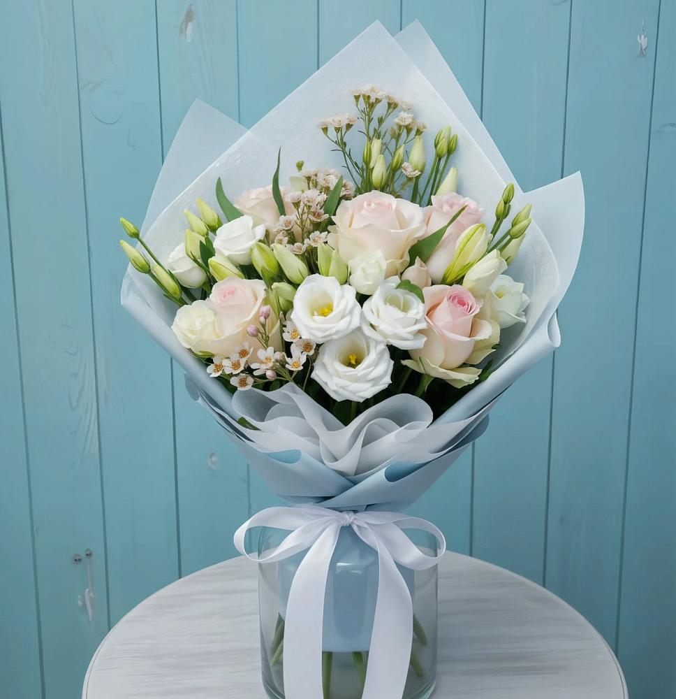 Букет цветов из: Розы и Лизиантусы в Каменке Пензенской области