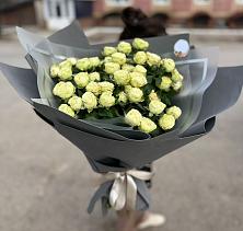 Букет Белые кустовые розы Солинеро в Каменке Пензенской области
