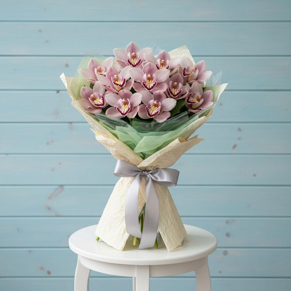 Букет цветов из: Орхидеи и Розы в Каменке Пензенской области