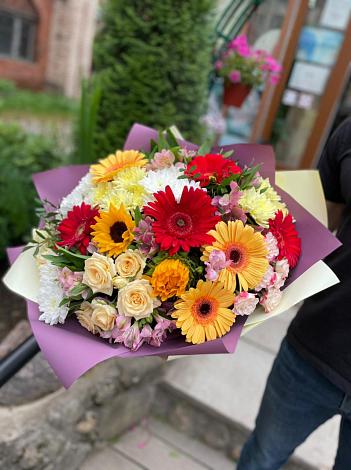 Букет цветов из: Герберы, Ромашки, Хризантемы, Розы и Подсолнухи в Каменке Пензенской области