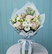 Букет цветов из:  Розы и Лизиантусы в Каменке Пензенской области