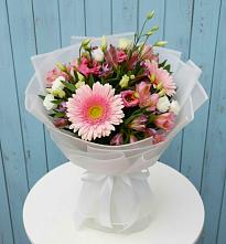 Букет цветов из:  Герберы, Альстромерии и Лизиантусы в Каменке Пензенской области