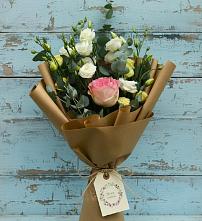 Букет цветов из:  Розы и Лизиантусы в Каменке Пензенской области