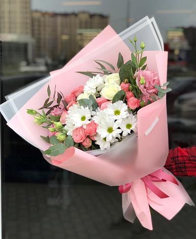 Букет цветов из: Розы, Лизиантусы и Хризантемы в Каменке Пензенской области