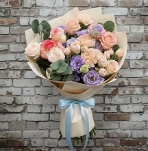 Букет цветов из:  Розы, Лизиантусы и Гвоздики в Каменке Пензенской области